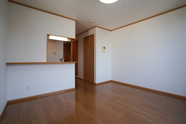 居室・リビング　同じ建物の別の部屋