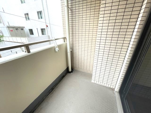 バルコニー　(参考)同マンション反転間取り他部屋の写真