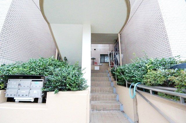 エントランス　お問い合わせはお早めに