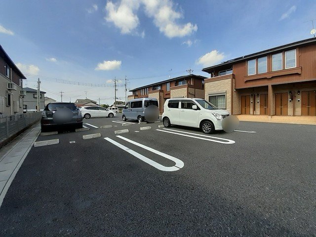 駐車場　駐車場に車を止められます