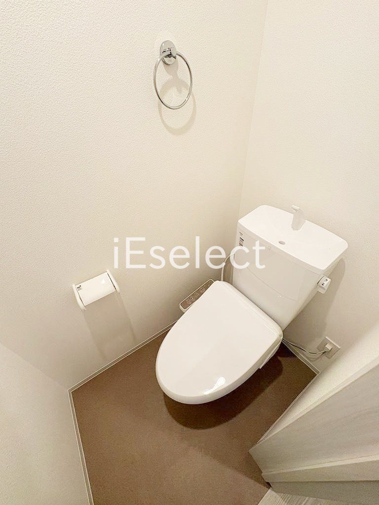 トイレ　温水洗浄便座付きのトイレです
