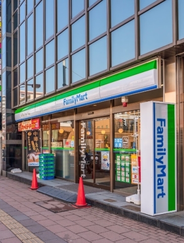 コンビニ　ファミリーマート札幌琴似1条4丁目店（コンビニ）まで437m