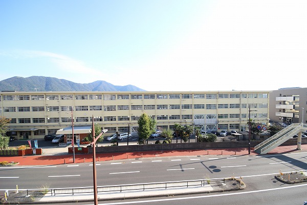 中学校　北九州市立足立中学校（中学校）まで1249m