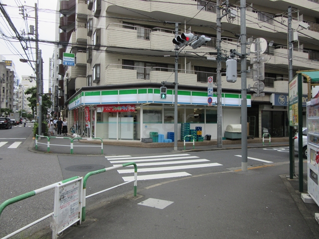 コンビニ　ファミリーマートピソ池袋店（コンビニ）まで412m