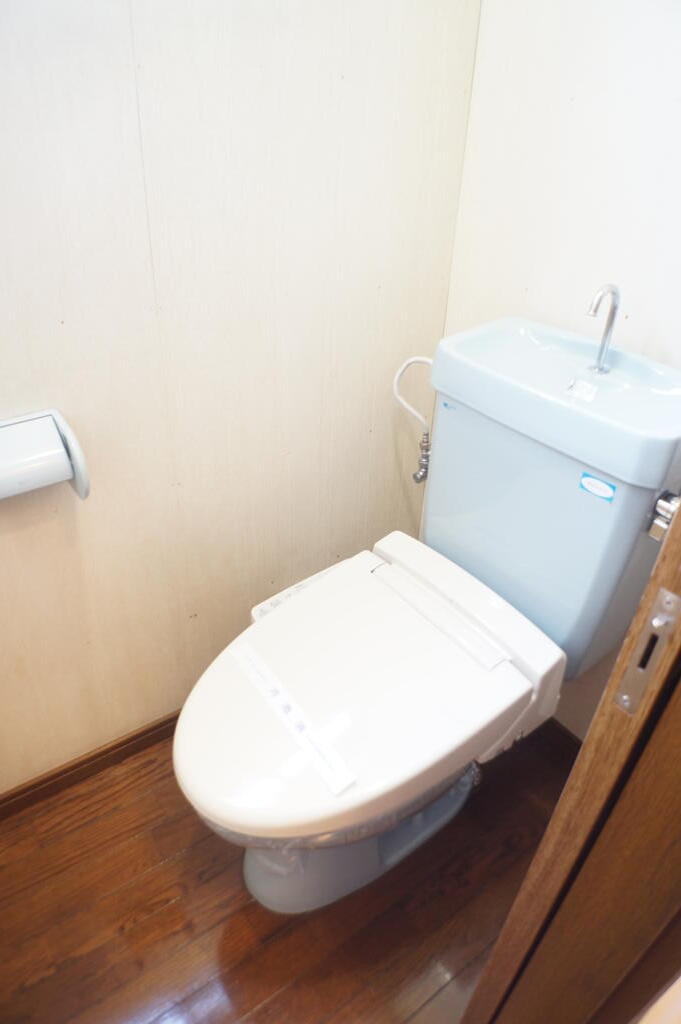 トイレ　温水ウォシュレット便座