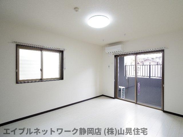 居室・リビング　ゆったりとした居間です