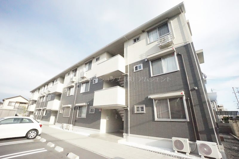 草津市青地町のアパートの建物外観