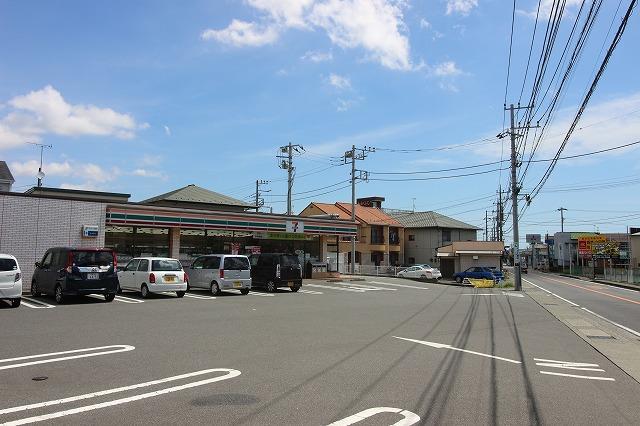 コンビニ　セブンイレブン南足柄関本店（コンビニ）まで690m