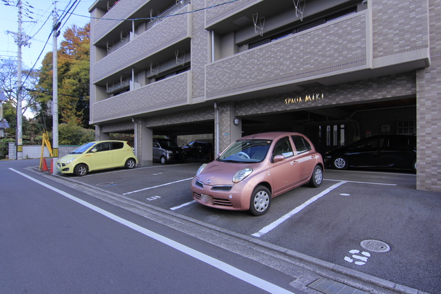 【松山市御幸のマンションの駐車場】