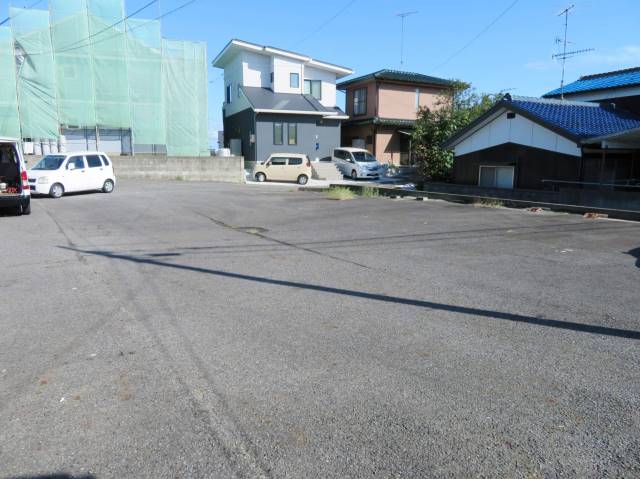 駐車場　エントランス