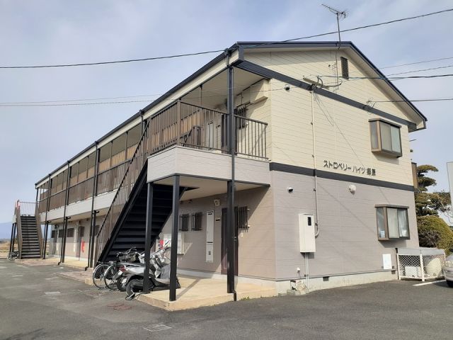 久留米市田主丸町志塚島のアパートの建物外観