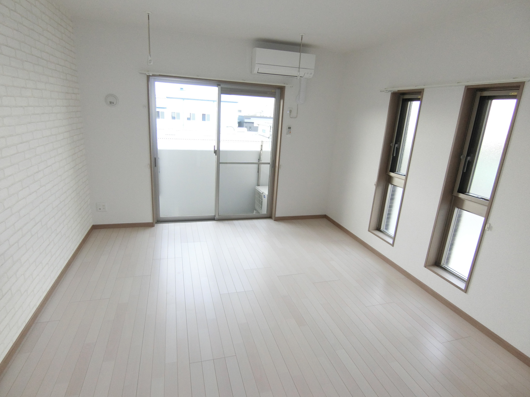 居室・リビング　明るいお部屋です