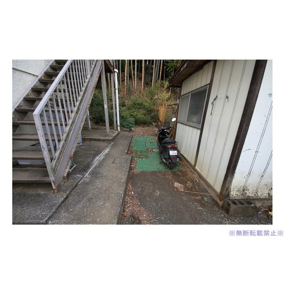 【竹の家荘の駐車場】