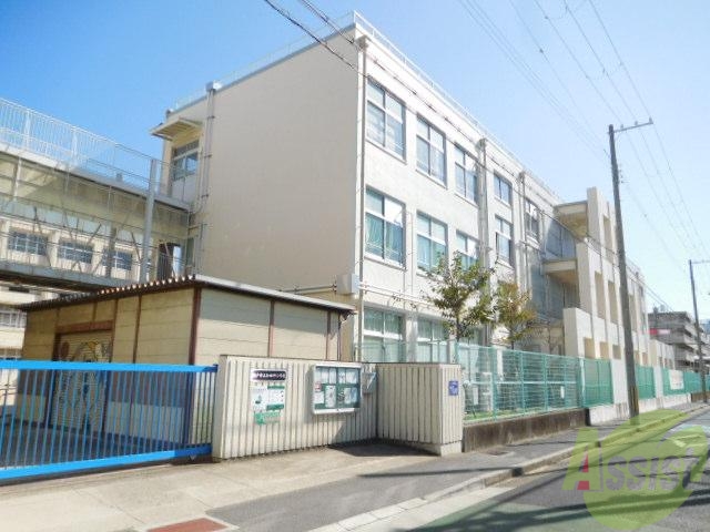 【神戸市兵庫区御崎本町のマンションの小学校】