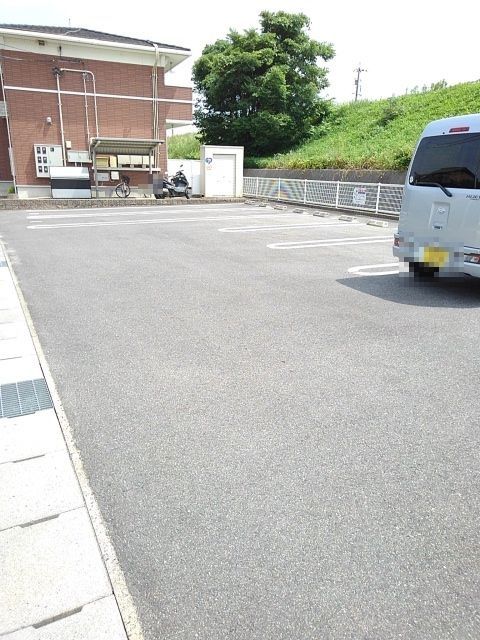 【Ｓｈｉｎｅ　Ｇｒａｃｅの駐車場】