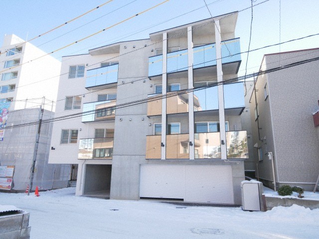 札幌市豊平区月寒西四条のマンションの建物外観