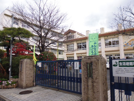 【広島市南区本浦町のアパートの小学校】