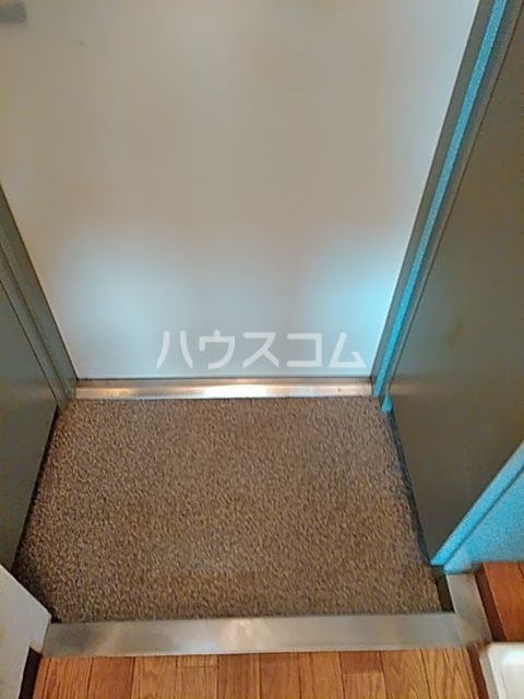 【江戸川区西小岩のマンションの玄関】