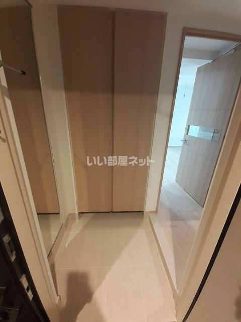 【港区南青山のマンションの玄関】