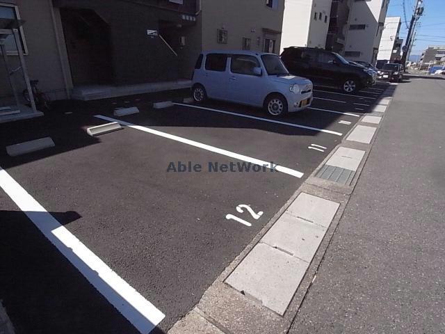 【岐阜市薮田南のアパートの駐車場】