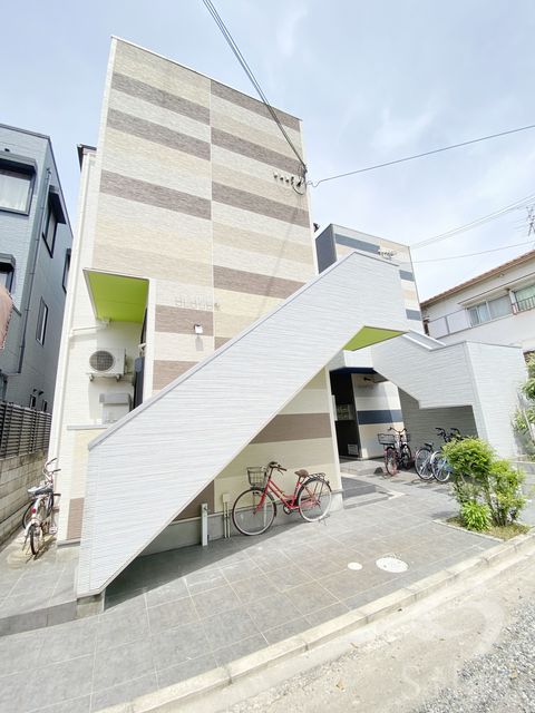 堺市西区鳳西町のアパートの建物外観