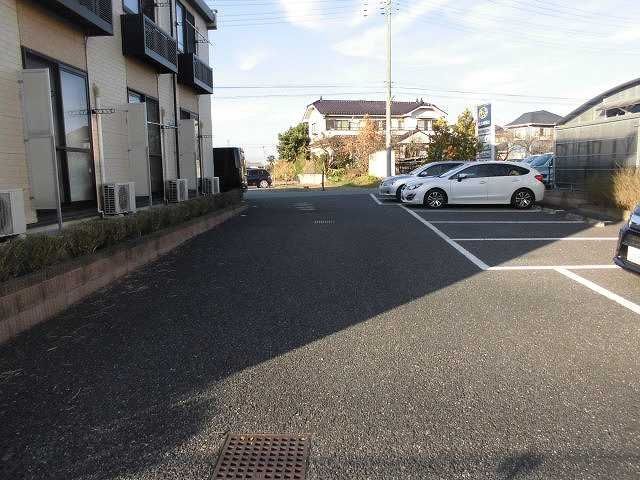 【児玉郡神川町大字植竹のアパートの駐車場】