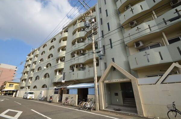 【露橋ロイヤルハイツ Iの建物外観】