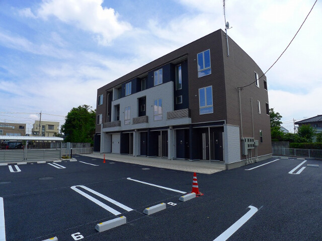 【太田市西矢島町のアパートの建物外観】