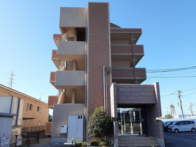 鳥取市田島のマンションの建物外観