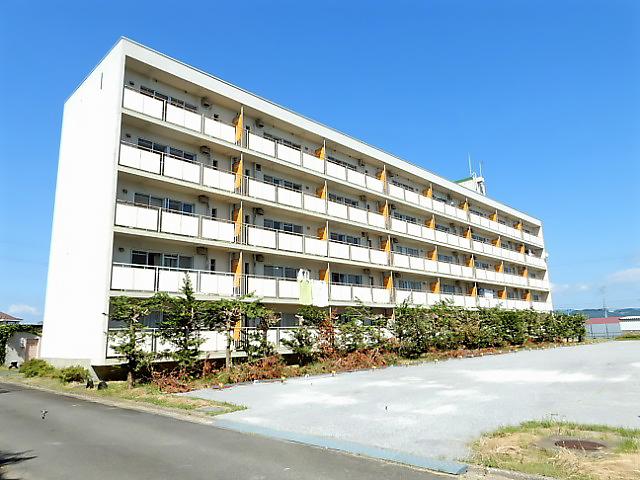 花巻市石鳥谷町北寺林のマンションの建物外観