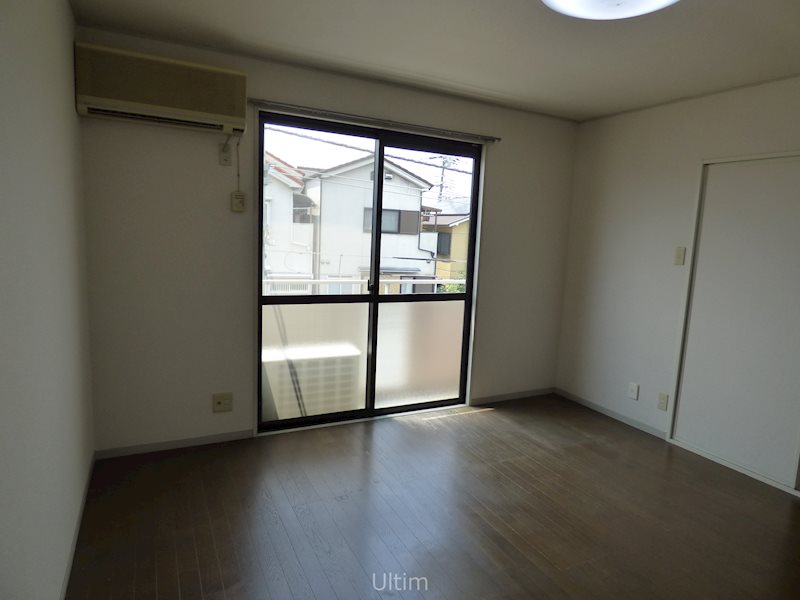 居室・リビング　室内