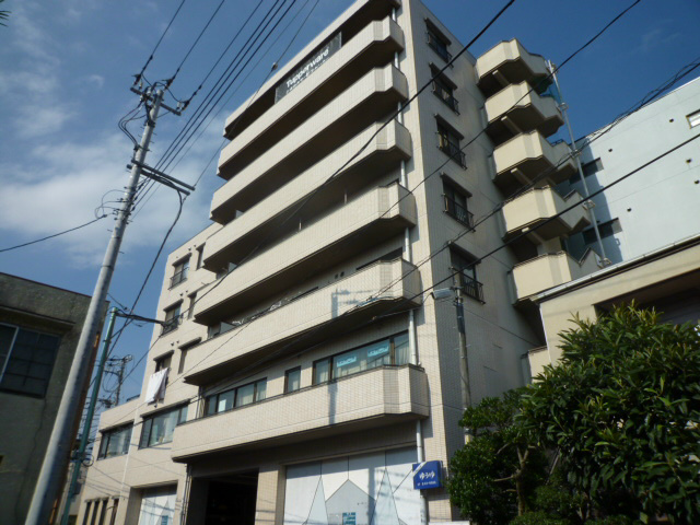 秦野市今川町のマンションの建物外観