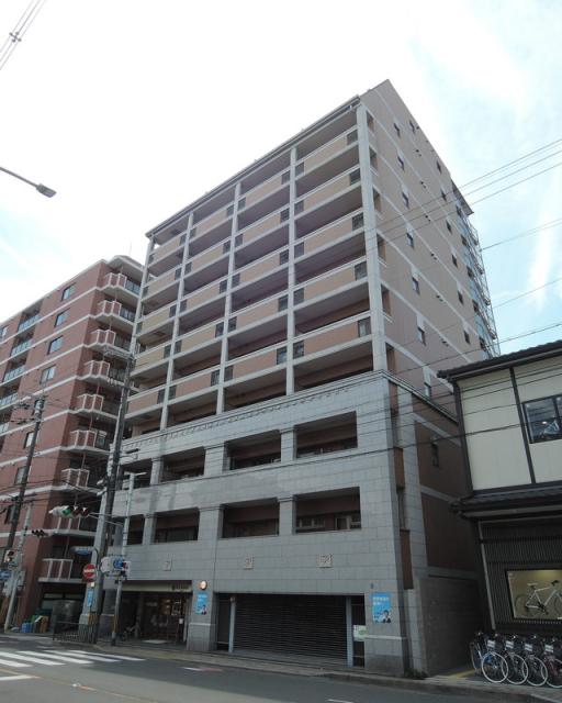 京都市上京区薬師町のマンションの建物外観