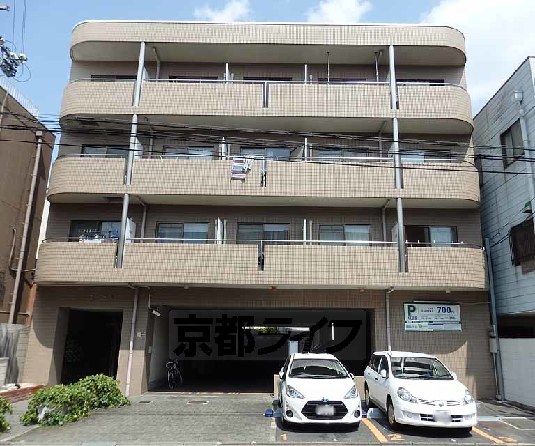 京都市下京区西七条市部町のマンションの建物外観