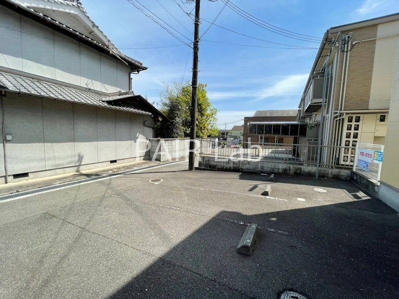 【姫路市書写のアパートの駐車場】