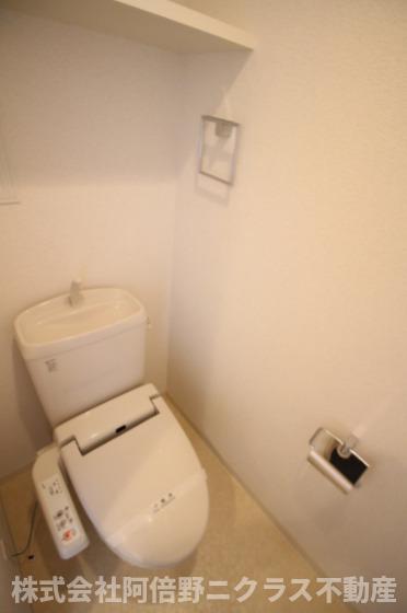 トイレ　内装は別のお部屋の参考写真です。