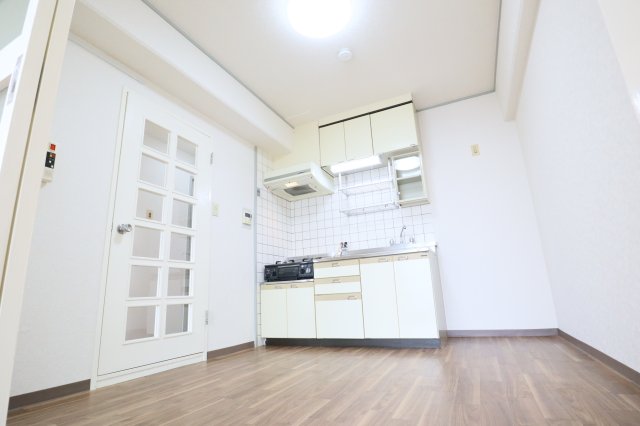 居室・リビング　こちらの居間で趣味の時間をお楽しみください