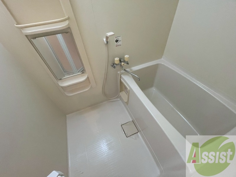 バス・シャワールーム　お風呂になります。一日の疲れを癒してくださいね。