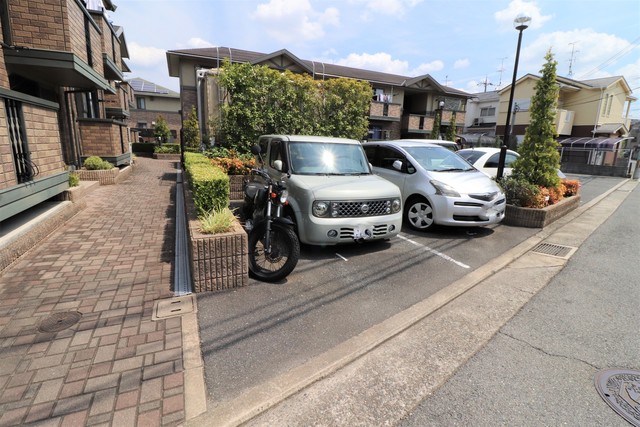 駐車場　駐車場
