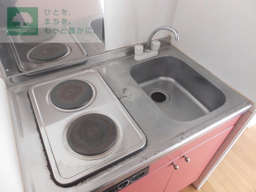 キッチン　電気コンロは調理に便利な2口タイプです