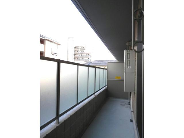 バルコニー　洗濯物も干せるテラス