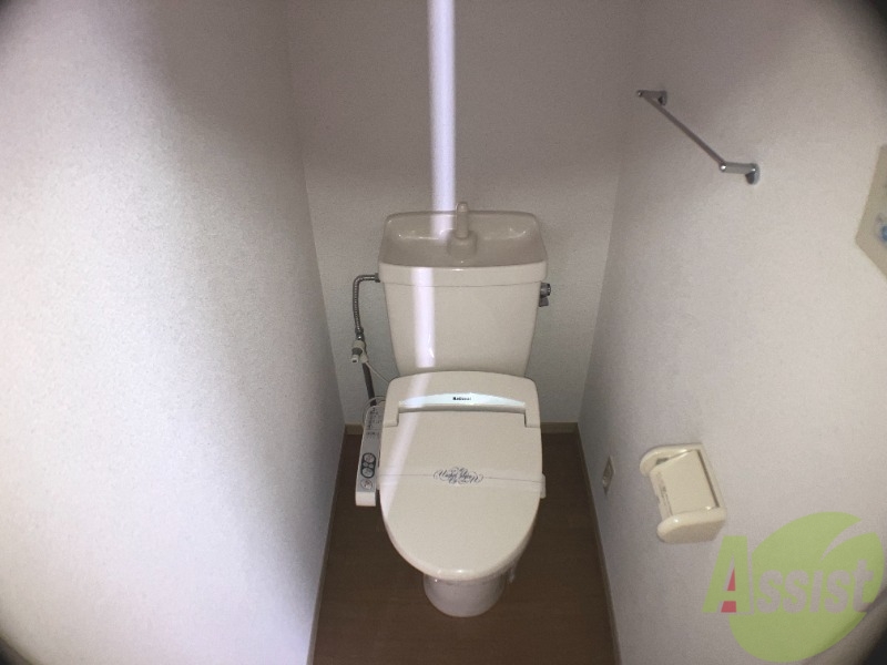 トイレ　温水洗浄便座付きのトイレは、利用しやすそうですね。