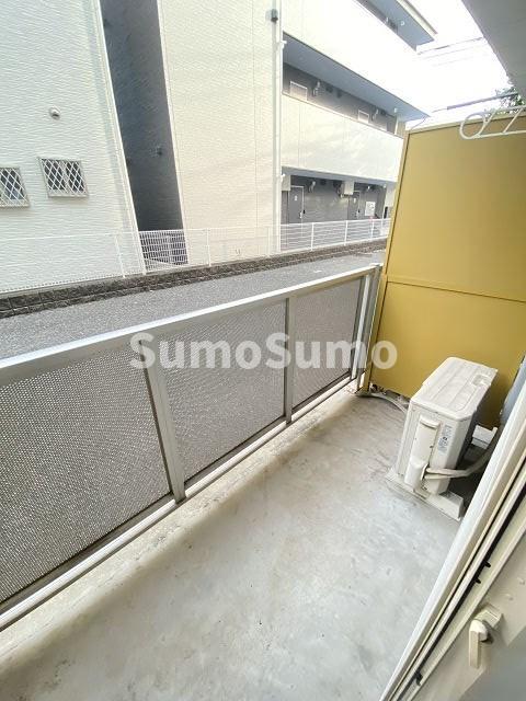 バルコニー　暖かな日差しのふりそそぐバルコニー