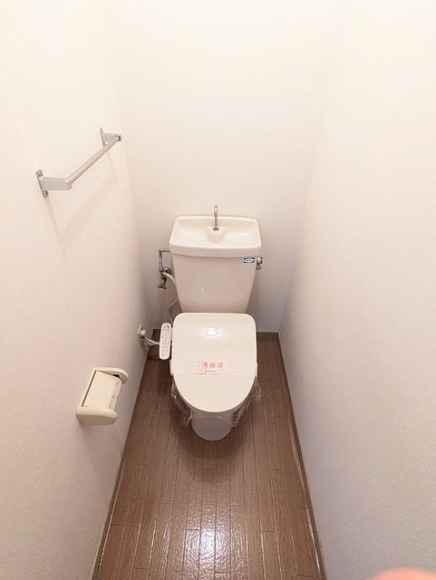 トイレ　★★トイレは嬉しい洗浄機能付き便座です♪★★