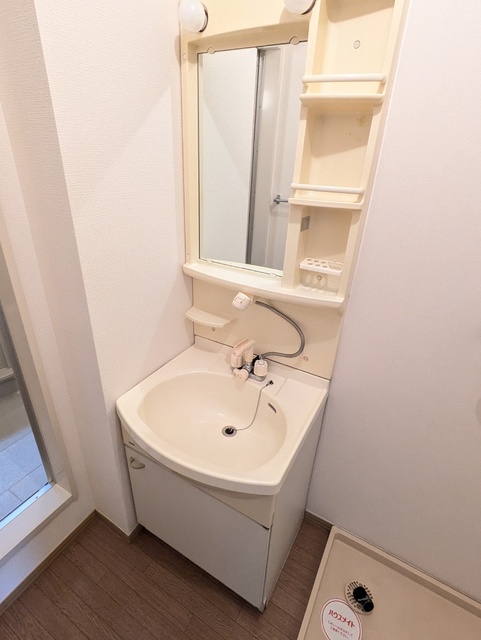 洗面設備　★★洗面所には身支度に便利な洗面化粧台があります♪★★