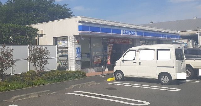 コンビニ　ローソン飯山南店（コンビニ）まで650m