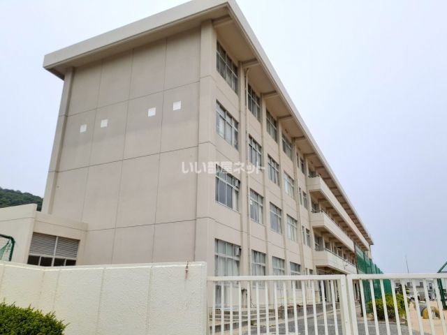 小学校　岡山市立芥子山小学校（小学校）まで1219m
