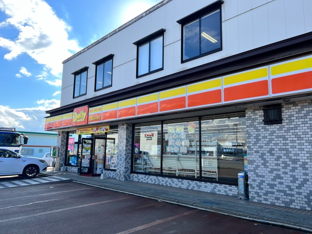 コンビニ　デイリーヤマザキ 上越下源入店（コンビニ）まで573m