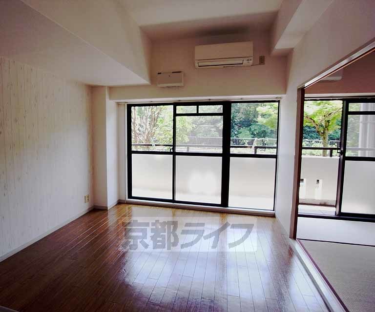 居室・リビング　緑が見えるお部屋がいいですね