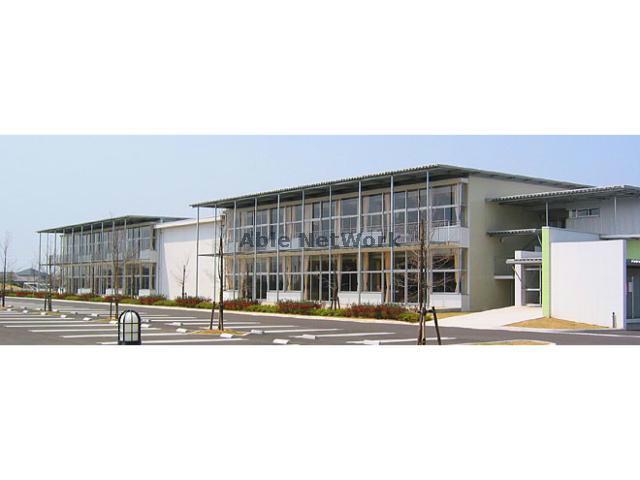 小学校　神栖市立深芝小学校（小学校）まで953m